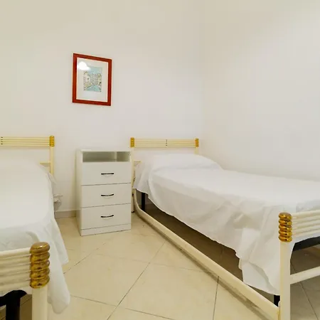 Freedom Flat - * San Foca